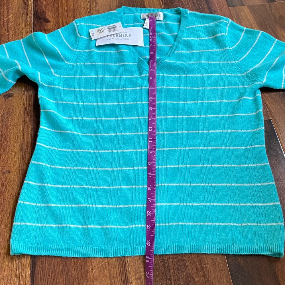 VTG Deadstock 100% Cashmere V-Neck Sweater Sutton Studio Bloomingdale’s - Picture 10 of 11